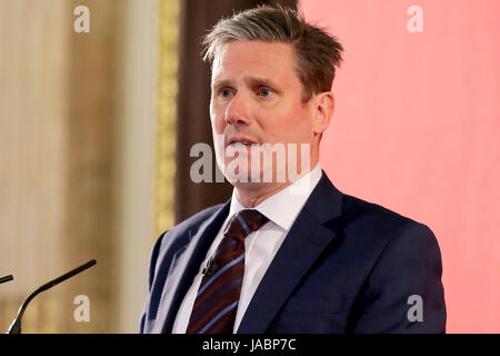 Sir Keir Starmer, Schatten Secretary Of State für den Ausstieg der Europäischen Union, hält eine Rede auf Labours Austritt Politik der Institute of Civil Engineers in London, wie die Partei seinen Plan für die Europäische Union, einschließlich der Gewährleistung der Rechte der EU-Arbeitnehmer im Vereinigten Königreich vor den allgemeinen Wahlen am 8. Juni 2017.  Mitwirkende: Keir Starmer wo: London, Vereinigtes Königreich bei: Kredit-25. April 2017: Dinendra Haria/WENN.com Stockfoto