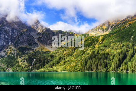 Bergkette über Lake Morskie Oko, Rybi Potok Tal, Tatra-Nationalpark, Polen Stockfoto