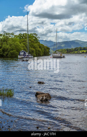Blick auf Lake Ullswater Pooley Bridge im Lake District. Stockfoto