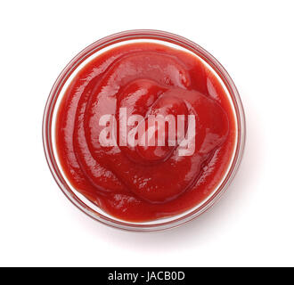 Schüssel mit Tomatensauce, isoliert auf weiss Stockfoto