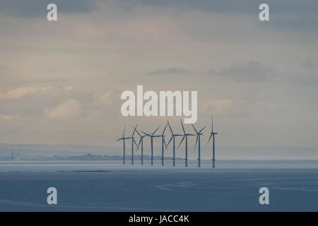 9 EDF Energy Turbinen Erzeugung erneuerbarer Energien & die Stromversorgung in Teesside Offshore-Wind Farm, Nordsee, Küste von Redcar, England, UK. Stockfoto