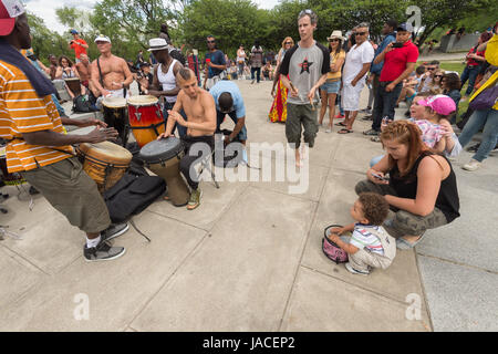 Montreal, 4. Juni 2017: Montreals Tam Tam Jam, jeden Sonntag auf Mont-Royal Stockfoto