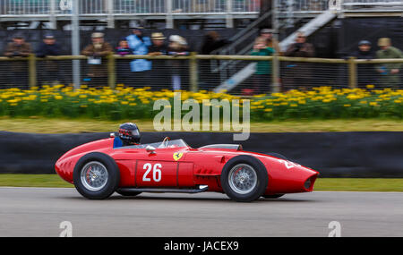 1959 Ferrari 246 Dino im Brooks-Trophy-Rennen. Fahrer: Gregor Fisken. Goodwood GRRC 74. Mitgliederversammlung, Sussex, UK. Stockfoto