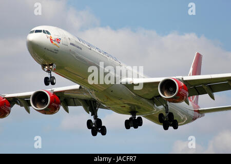 G-VBUG "Lady Bird" Virgin Atlantic Airways Airbus A340-600 kN-804 Stockfoto