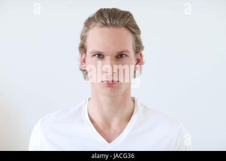 Mann im weißen Hemd Stockfoto