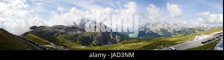 Panorama des Monte Cristallo Und der Cadini-Gruppe Vom Rifugio Auronzo, Trentino, Südtirol, Alto Adige, Italien; Panoramablick auf den Monte Cristallo und die Cadini-Gruppe aus dem Berg Unterschlupf Refugio Auronzo, Trentino, Süden, Tirol, Italien Stockfoto