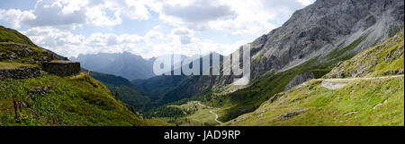 Panoramablick ins Val Visdende Vom Tilliacherjoch (Forcella Dignas), Grenze Zwischen Italien Und Österreich; Panoramablick auf das Tal "Val Vsidende" von Tilliacherjoch (Forcella Dignas), Grenze zwischen Italien und Österreich Stockfoto