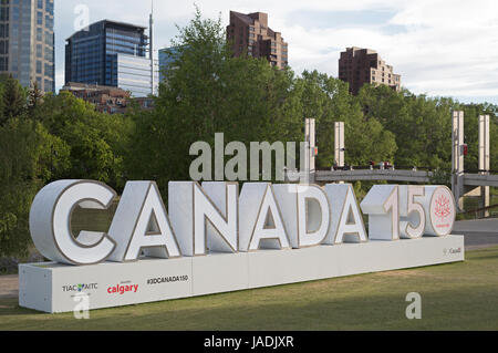 Kanada 150 drei dimensionale Zeichen des Landes 150. Jubiläum seit Eidgenossen-Prince es Island Park in der Innenstadt von Calgary Stockfoto