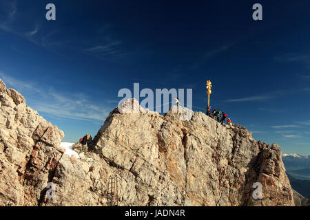 Gipfelkreuz - zugspitze Panorama Stockfoto