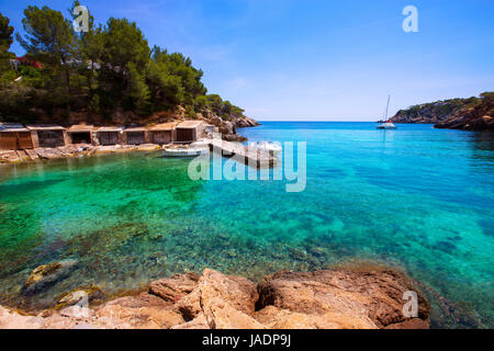 Ibiza Cala Mestella Mastella in Santa Eulalia del Rio auf den Balearischen Inseln Stockfoto