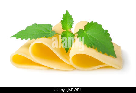 Käse und Minze Blätter isolierten auf weißen Hintergrund Stockfoto