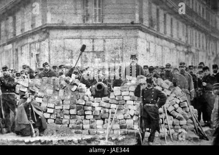 Barrikade an der Ecke Boulevard Voltaire und Richard-Lenoir während der Paris Kommune von 1871. Stockfoto