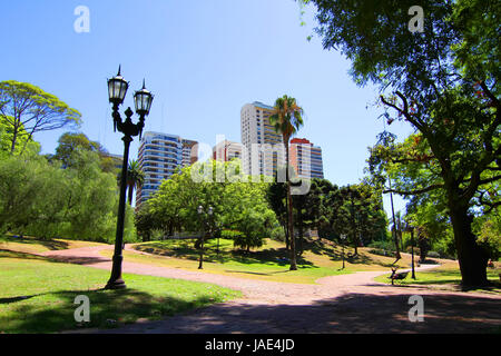 Die Plaza Barrancas de Belgrano in Buenos Aires, Argentinien. Stockfoto