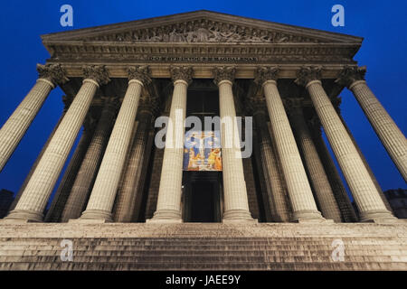 Kirche St. Marie Madeleine in Paris bei Nacht Stockfoto