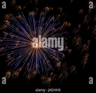 Feuerwerk-Rahmen mit reinen 100 % schwarze Textfreiraum Stockfoto