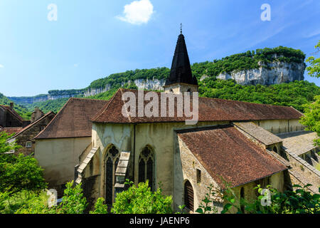 Frankreich, Jura, Baume les Messieurs, Les Plus beaux villages de France (Schönste Dörfer Frankreichs), Abteikirche Stockfoto