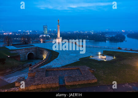 Dämmerung im Kalemegdan Festung vor Siegesdenkmal, Belgrad, Serbien Stockfoto