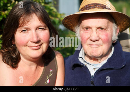 Porträt der mittlere gealterte Frau und ihren alten Vater, UK Stockfoto