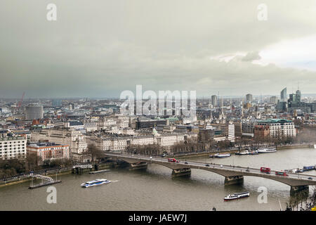 Luftaufnahme der Stadt London, Themse und Golden Jubilee Bridge vom London Eye Stockfoto