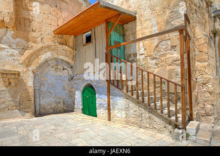 Kleine Zelle der koptisch-orthodoxen Kirche befindet sich auf dem Dach der Kirche des Heiligen Grabes in Jerusalem, Israel. Stockfoto