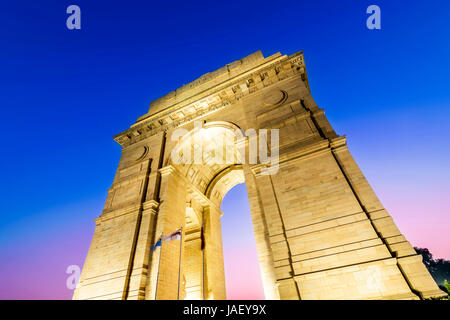 Eine Weitwinkel-Aufnahme des India Gate (früher bekannt als das All India War Memorial) am Rajpath, Neu-Delhi. Stockfoto