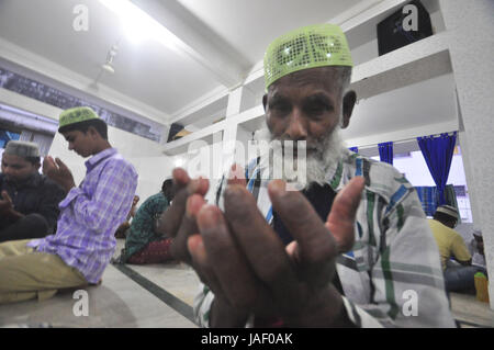 Abhisek Saha/Le Pictorium - Beten vor Iftar während des Ramadan in Indien - 04.06.2017 - Indien / Tripura / Agartala - INDIEN,TRIPURA-4TH Jun:Peo Stockfoto