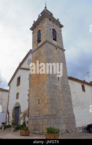 Die Kirche in Ain ein Bergdorf im Parque Natural Serra d'Espada in der Provinz Castellon, Spanien Stockfoto