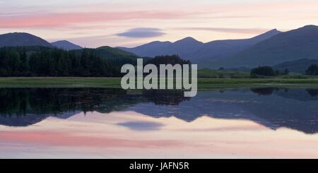 Ein Besuch-Sonnenuntergang am Ufer des Loch Tulla, Argyll, Schottland entnommen. Stockfoto