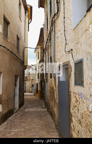 Schmale Straße von Alcudia de Veo ein Bergdorf im Parque Natural Serra d'Espada in der Provinz Castellon, Spanien Stockfoto
