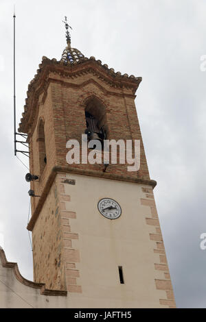 Kirche Glockenturm in Alcudia de Veo ein Bergdorf im Parque Natural Serra d'Espada in der Provinz Castellon, Spanien Stockfoto