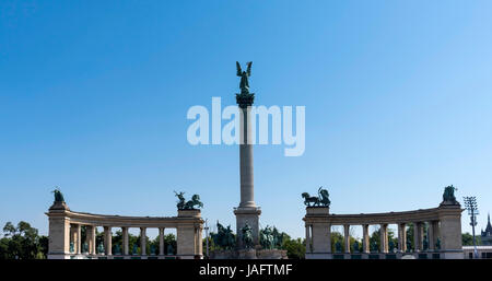 Statuen und Denkmal Heldenplatz (Hosok Tere) Stadtwäldchen (Városliget), Budapest, Ungarn. Stockfoto