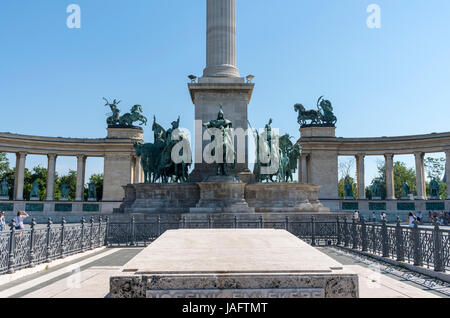 Statuen und Denkmal Heldenplatz (Hosok Tere) Stadtwäldchen (Városliget), Budapest, Ungarn. Stockfoto