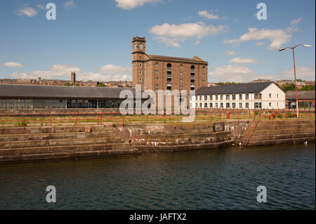 Dundee City Quay und Wachturm am Victoria Dock.Situated am nördlichen Ufer des Firth of Tay Dundee ist die viertgrößte Stadt in Schottland. Stockfoto