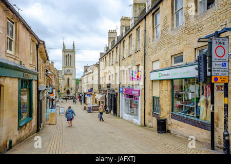 Metallwarenhändler Street, einer verkehrsberuhigten Einkaufszone in Stamford, einer vor allem steinerne Stadt in Lincolnshire, England. Stockfoto