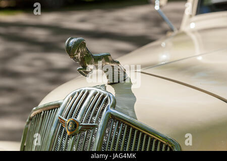 Die Ukraine ist Kiew 29. April 2017: Vorbereitung der Dodga Fluib fahren Sie nach Ausstellungen der alten Auto-Land-2017 Stockfoto