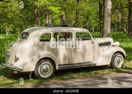 Die Ukraine ist Kiew 29. April 2017: Vorbereitung der Dodga Fluib fahren Sie nach Ausstellungen der alten Auto-Land-2017 Stockfoto