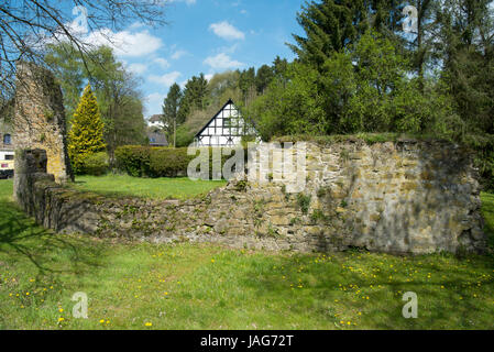 Deutschland, Nordrhein-Westfalen, Rhein-Sieg-Kreis, Ruppichteroth, Burgruine Herrenbröl Stockfoto