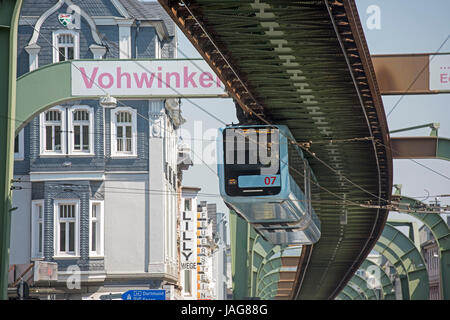 Deutschland, Nordrhein-Westfalen, Wuppertal-Vohwinkel, Schwebebahn, Neue Garnitur (2016) Stockfoto