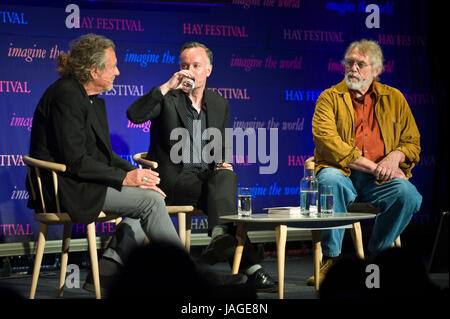 (L - r) Robert Plant, Andrew O'Hagan & Kent Nerburn sprechen auf der Bühne Hay Festival der Literatur und Künste 2017 Hay-on-Wye Powys Wales UK Stockfoto