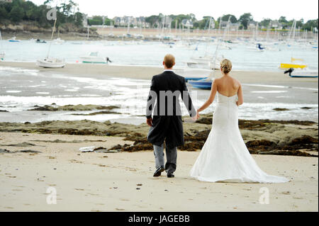 Helen und Briac Hochzeit. St. Briac Sur Mer, Dinard, Frankreich. 6. September 2013. Copyright Warren James Palmer. www.wjpphoto.Co.UK 00441264 848 056. Stockfoto