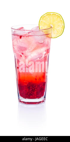 Cocktail aus Himbeeren und Gin Tonic auf einem weißen Hintergrund isoliert Stockfoto