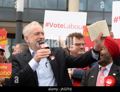 Labour-Chef Jeremy Corbyn gibt eine stumpf Rede während der Parlamentswahlen Werbetätigkeit in Telford. Stockfoto