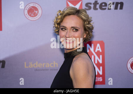 Prominente, die Teilnahme an der Henry-Nannen-Preis 2017 im Curio Haus, Hamburg Featuring: Caren Miosga wo: Hamburg, Deutschland bei: Kredit-27. April 2017: Schultz-Coulon/WENN.com Stockfoto