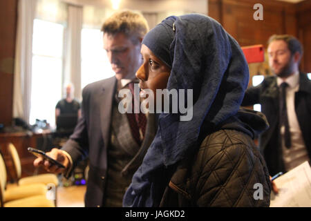 Demonstranten im Hotel Marriott County Hall, London, als eine Pressekonferenz zu UKIP Kampagne ihre allgemeinen Wahlen.  Wo: London, Vereinigtes Königreich bei: Kredit-28. April 2017: Dinendra Haria/WENN.com Stockfoto