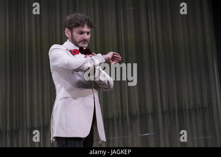 "Die kahle Sängerin" auf dem spanischen Theater von Madrid mit: Fernando Tejero Where: Madrid, Spanien bei: Kredit-28. April 2017: Oscar Gonzalez/WENN.com Stockfoto