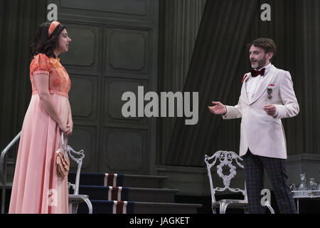 "Die kahle Sängerin" auf dem spanischen Theater von Madrid mit: Fernando Tejero, Carmen Ruíz Where: Madrid, Spanien bei: Kredit-28. April 2017: Oscar Gonzalez/WENN.com Stockfoto