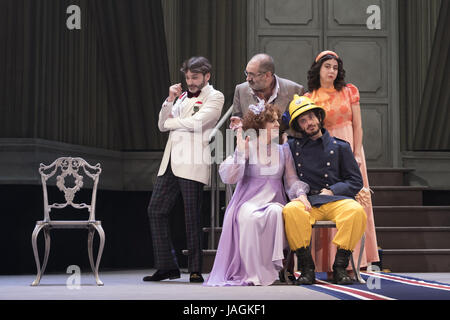 "Die kahle Sängerin" auf dem spanischen Theater von Madrid mit: Adriana Ozores, Fernando Tejero, Javier Pereira, Carmen Ruíz Where: Madrid, Spanien bei: Kredit-28. April 2017: Oscar Gonzalez/WENN.com Stockfoto