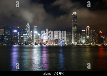 Skyline von Hong Kong Island. Das Opernhaus von Hong Kong zu sehen. Stockfoto