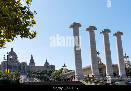 Fontänen und Wasserfall, das Museu Nacional d ' Art de Catalunya, MNAC, Kunstmuseum, Barcelona, Spanien Stockfoto