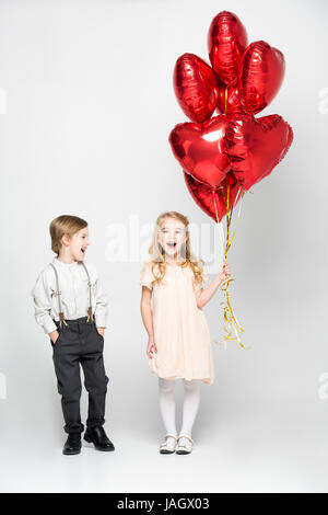 Kinder mit Luftballons Stockfoto